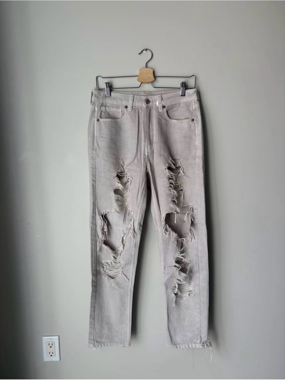 American Eagle Outfitters Distressed Light Gray Ripped Jeans